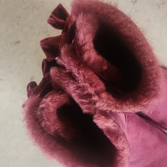 UGGS bows - Picture 3 of 8